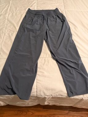 Athleta Women’s Avenue Wide Leg Crop Pants in Granite